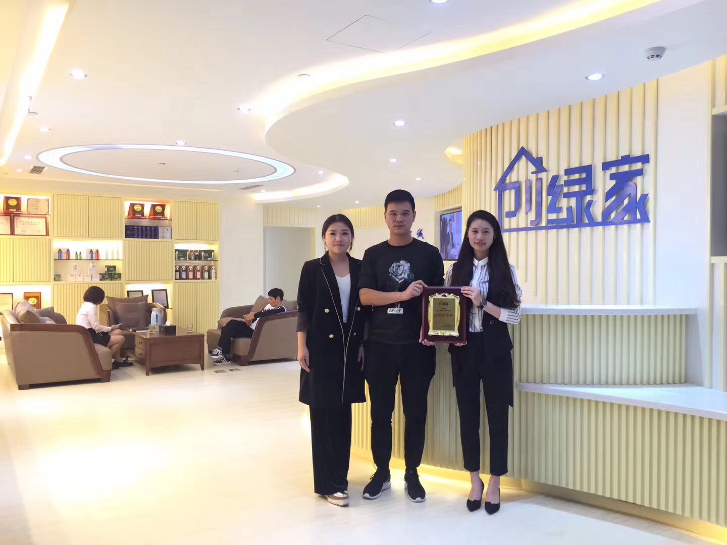 熱烈祝賀楊總簽約創綠家浙江省縣級市代理！