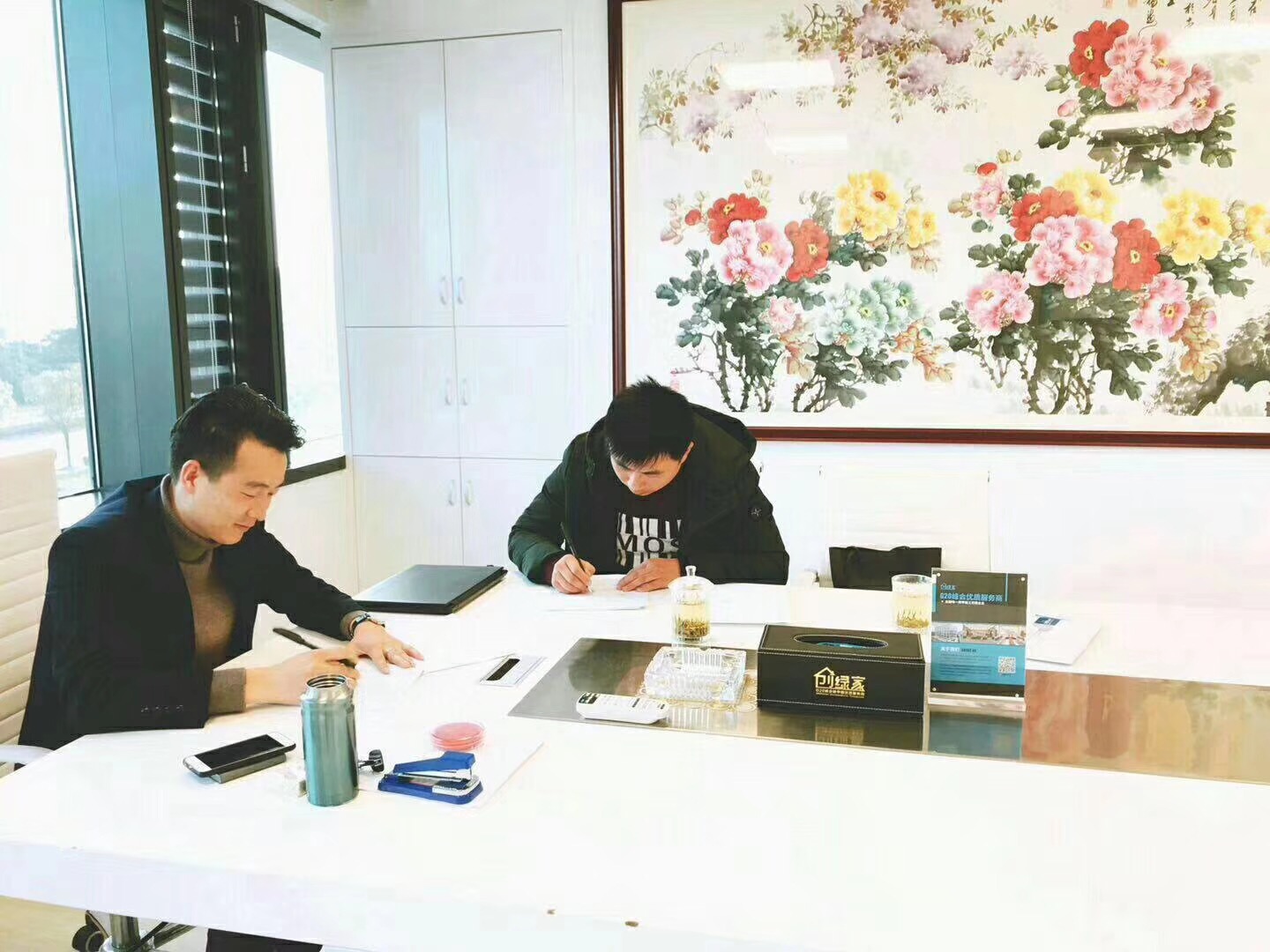 熱烈祝賀丁總夫婦簽約創(chuàng)綠家江蘇省縣級市代理！