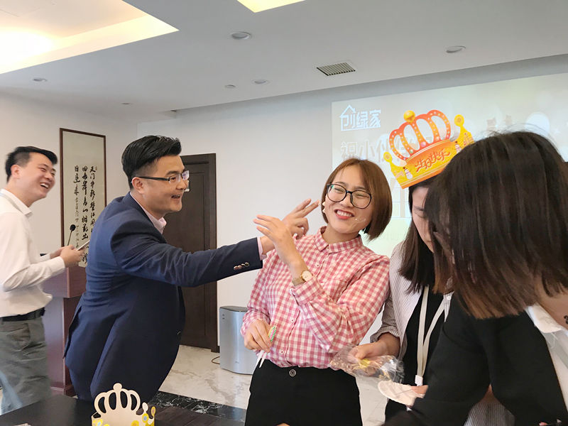 【4月生日會】業務很硬核，而我們只是甜美小公舉