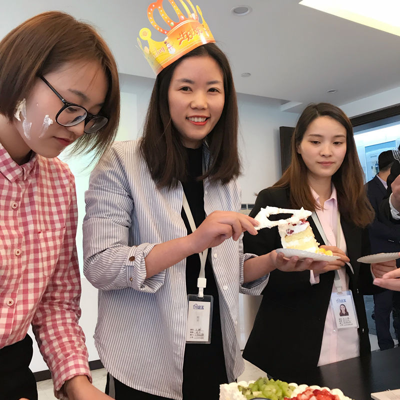 【4月生日會】業務很硬核，而我們只是甜美小公舉
