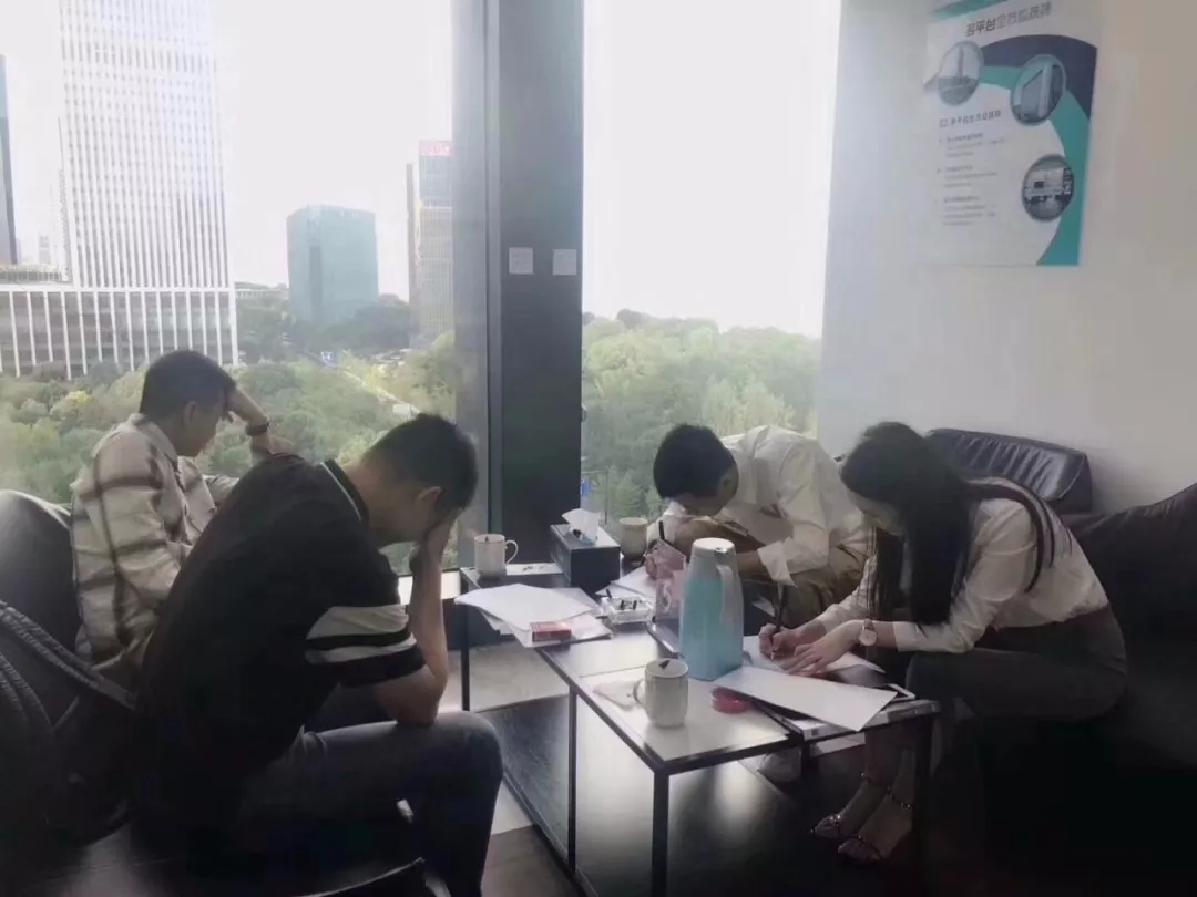 熱烈祝賀馮總、李總、龔總簽約創綠家清遠市區級代理！