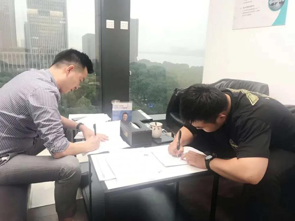熱烈祝賀徐總簽約創綠家河南省鄭州市區級代理！